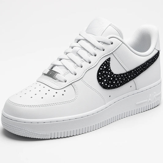 Weiße Nike Air Force 1 mit Schwarzen Strasssteinen