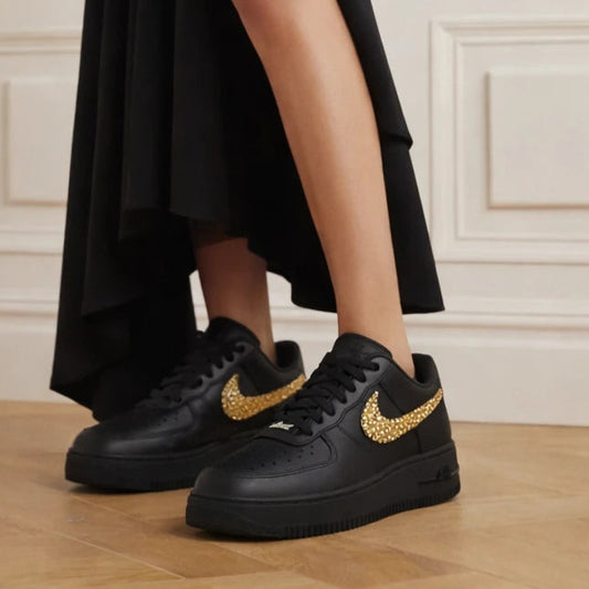 Schwarze Nike Air Force 1 mit Goldenen Strasssteinen