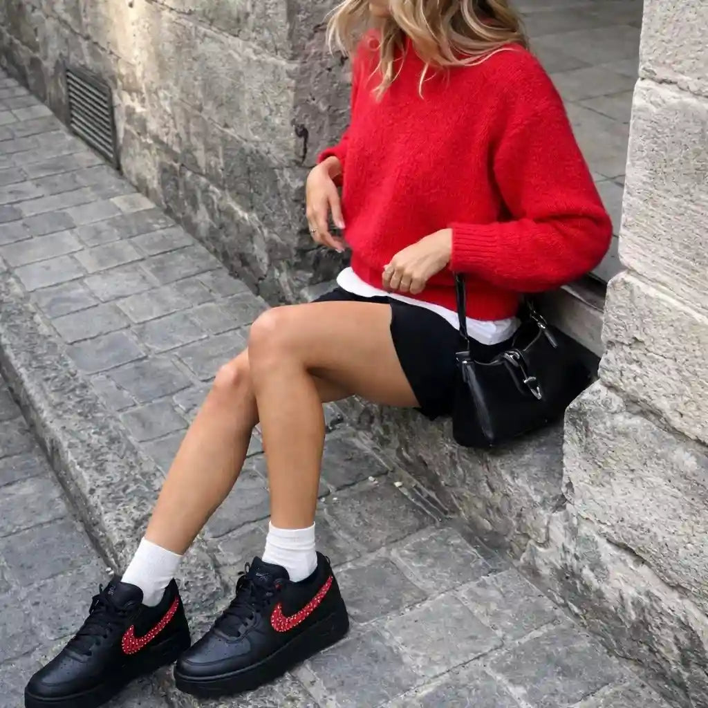 Schwarze Nike Air Force 1 mit Roten Strasssteinen