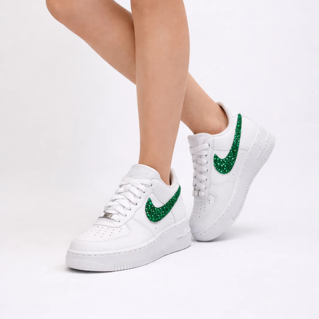 Weiße Nike Air Force 1 mit Grünen Strasssteinen