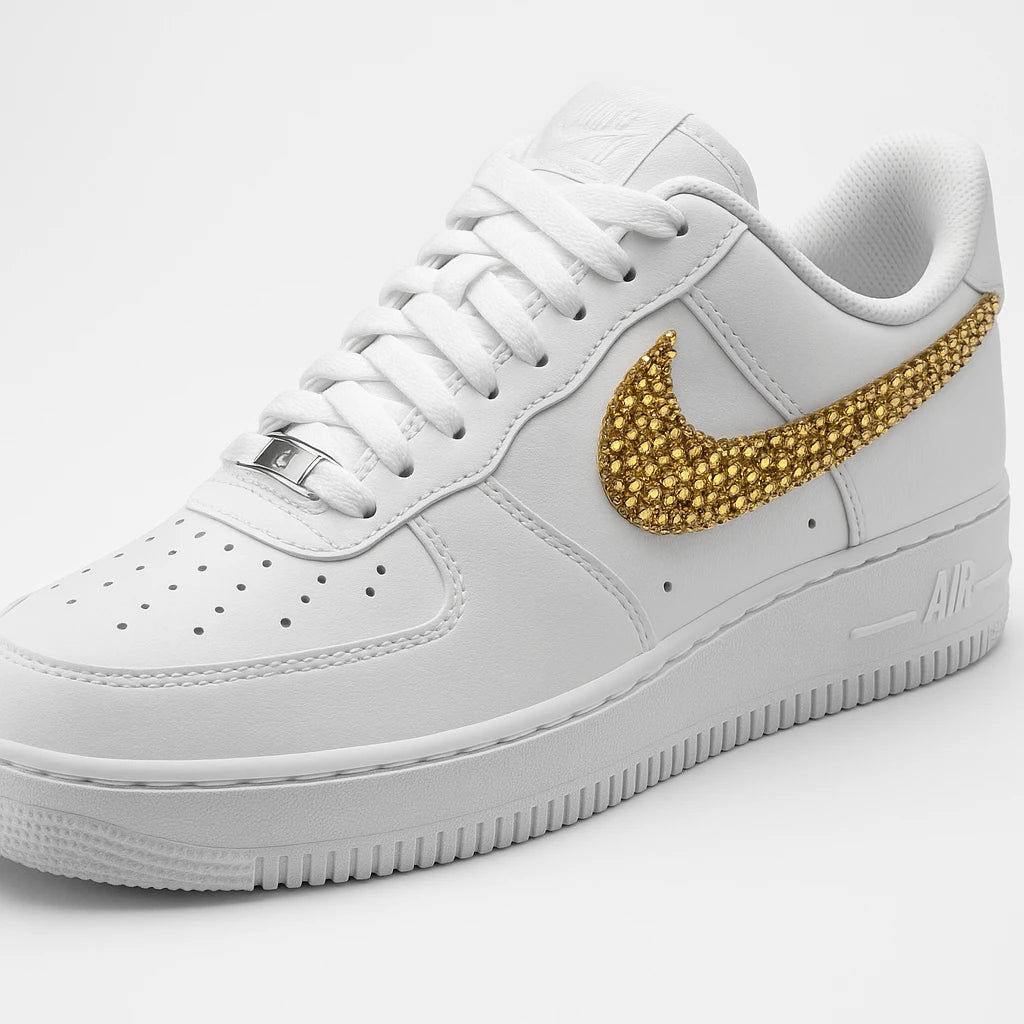 Weiße Nike Air Force 1 mit Goldenen Strasssteinen