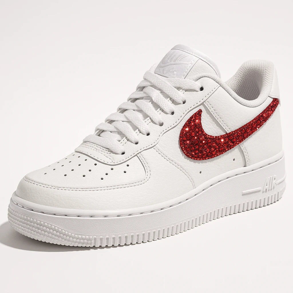Weiße Nike Air Force 1 mit Roten Strasssteinen