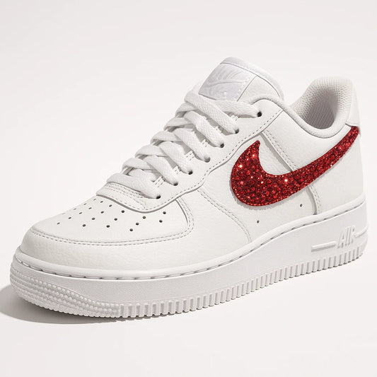 Weiße Nike Air Force 1 mit Roten Strasssteinen