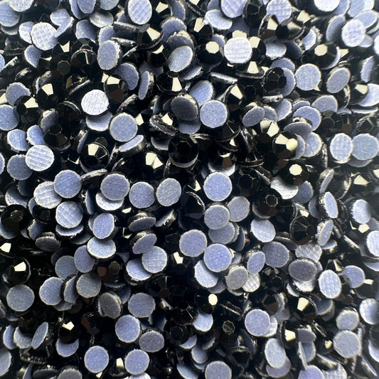 Jet Black (tiefschwarz) | DMC Hotfix Strasssteine 3mm (SS10) aus Glas – Premium Qualität – Menge wählbar