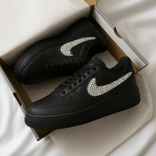 Schwarze Nike Air Force 1 mit Crystal Strasssteinen