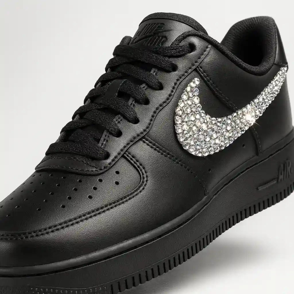 Schwarze Nike Air Force 1 mit Crystal Strasssteinen