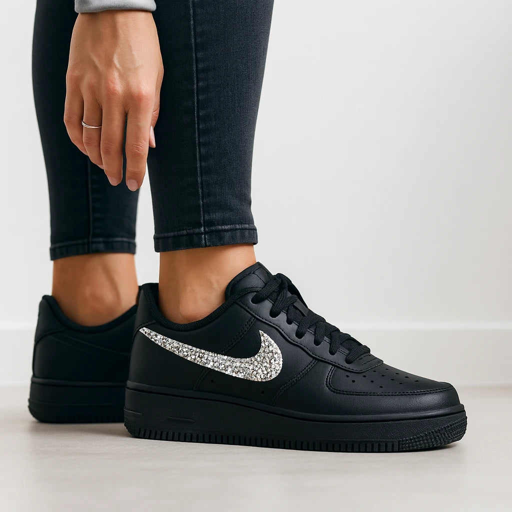 Schwarze Nike Air Force 1 mit Crystal Strasssteinen
