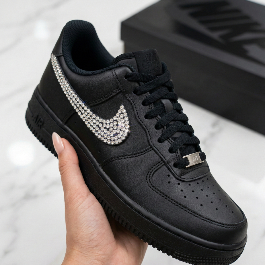 Schwarze Nike Air Force 1 mit Crystal Strasssteinen