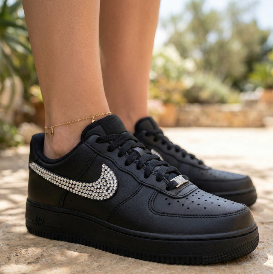 Schwarze Nike Air Force 1 mit Crystal Strasssteinen