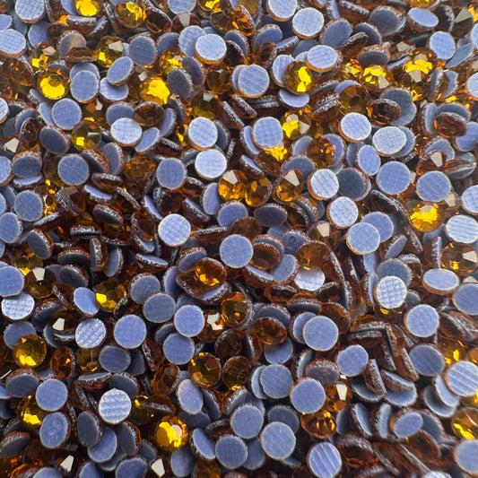 Topaz (bernsteinfarben) | DMC Hotfix Strasssteine 3mm (SS10) aus Glas – Premium Qualität – Menge wählbar