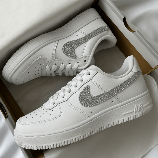 ECRYSTA Sneakerbox mit veredelten Nike Air Force 1 Schuhen